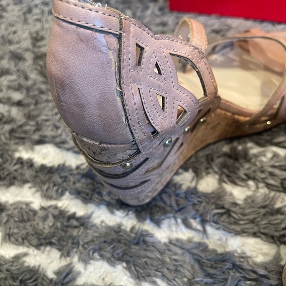 Adrienne Vittadini beige wedge sandals - Picture 6 of 9